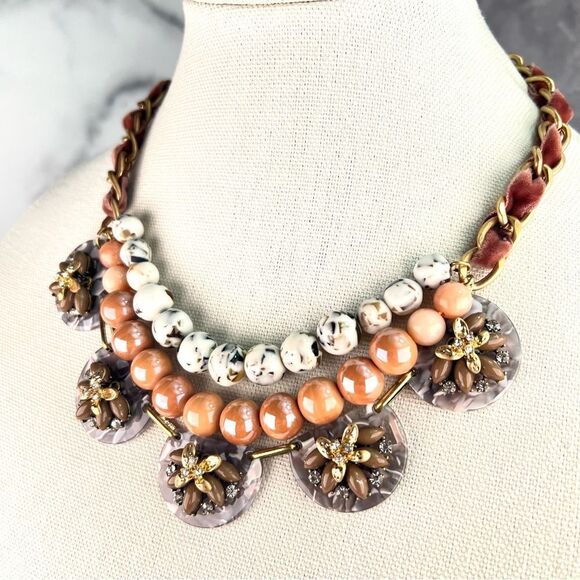 Anthropologie Anne Floral Botanical Themed Bib Necklace 18 inch NWT - Picture 3 of 5